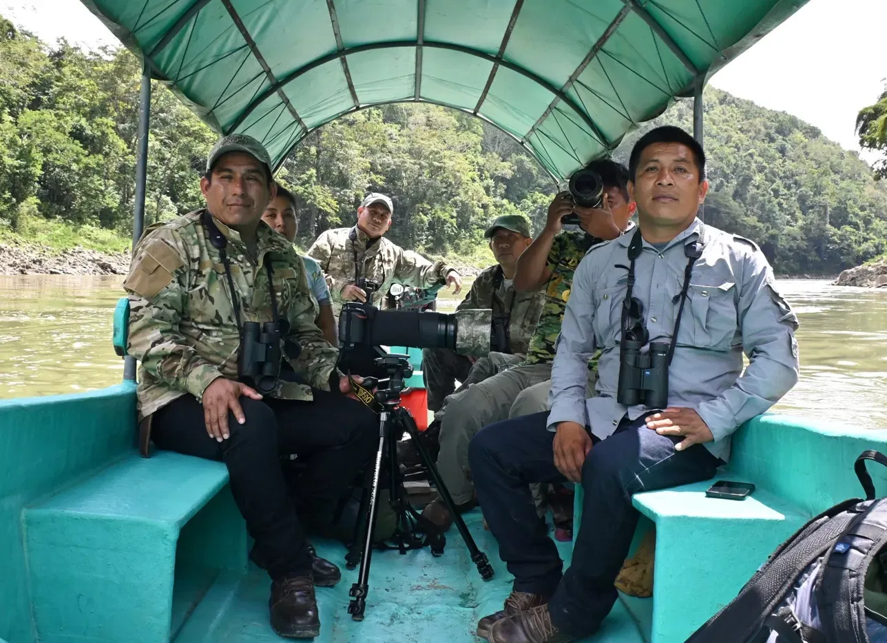 Silvano guiding on the Usumacinta at Yaxchilán